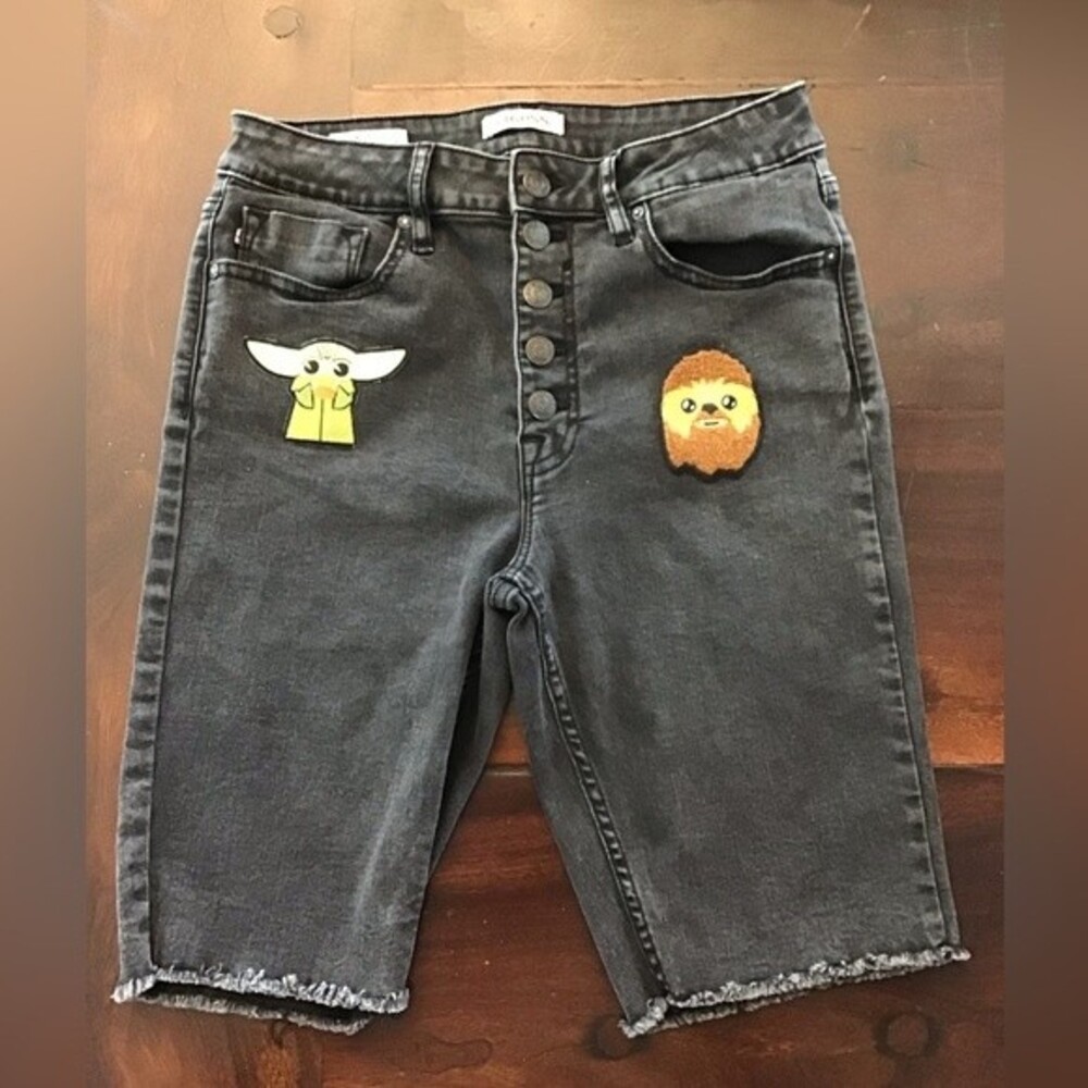 Vigoss Ace High-rise Bermuda Shorts w/Star Wars  Patches 27